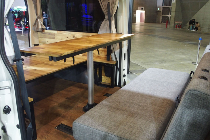 「GMLVAN V-01」のインテリア。