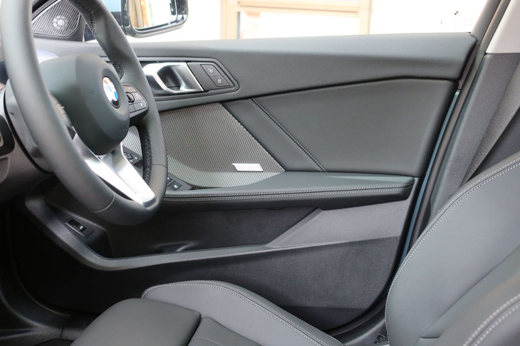 BMW 120（運転席側のドアパネル）