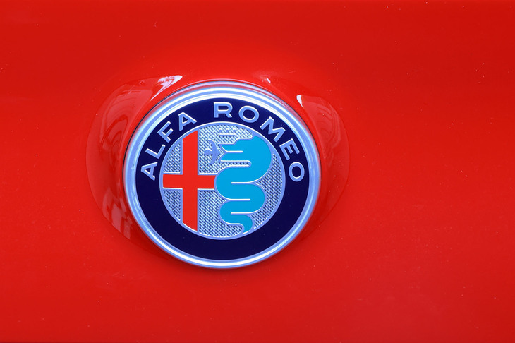 戦前にはグランプリレースの強豪として名をはせ、日本でも長年にわたりエンスージアストに愛顧されてきたアルファ・ロメオ。今は2010年代中盤の低迷を経て、再生の途上にある。
