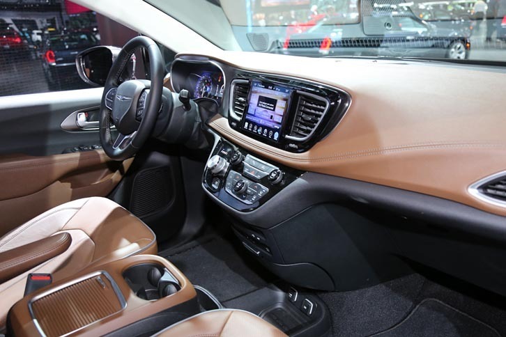 クライスラー・パシフィカ