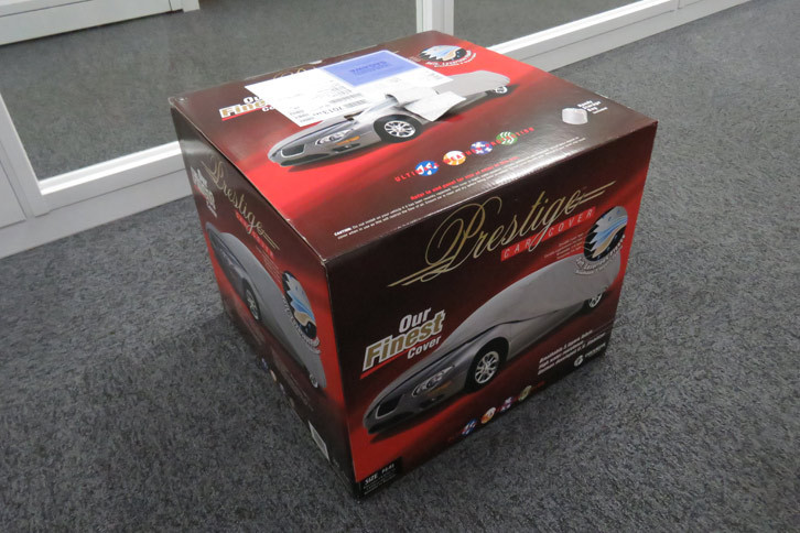 購入はAmazon。説明書きには「ダッジ・バイパー対応」とあったけど、バイパー用のボディーカバーを探している人って、日本にそんなにいるのかしら？