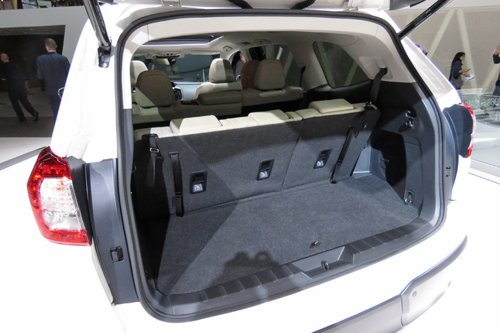 スバル・アセント（荷室）