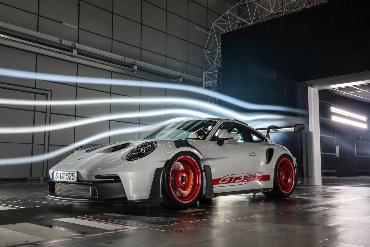 ポルシェジャパンがハイパフォーマンスモデル「911 GT3 RS」の導入を