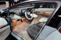 ほった「ショーカーのハンドル位置は左だったんですねぇ」　
	清水「『カローラ』はグローバルカーだから、海外でも展示するんだろうね」