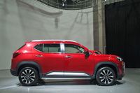 「WR-V」のボディーサイズは全長×全幅×全高＝4325×1790×1650mmで、ホンダのコンパクトSUV「ヴェゼル」とほぼ同サイズとなる。最低地上高は195mm。