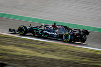 3回のフリー走行すべてでトップタイムを記録したバルテリ・ボッタス（写真）。だが優勢だったのはプラクティスまでで、予選Q3に入ると、ハミルトンの“ミディアムタイヤ2回アタック作戦”に敗れ、またもポールを逃してしまう。スタート後にトップを奪ったまではよかったが、20周してハミルトンにリードを奪われるとペースに苦しみ、25秒という大差をつけられ2位に甘んじた。今季4度目の1-2を決めたメルセデスは、既に今季型マシンの開発を終了しており、来季に向けた準備を着々と進めているという。（Photo=Mercedes）