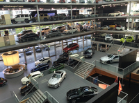 メルセデス・ベンツのミュンヘン支店で。