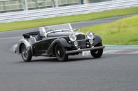 コンティニュエーションシリーズは1937年式として英国で認可された150台のうち、未生産だった77台のシャシーナンバーを引き継いでいる。