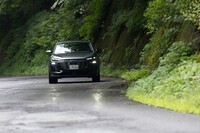 試乗車の車体色は「デイトナグレー パールエフェクト」。「Q6 e-tron」では9万円の有償オプションだが、「SQ6」では追加料金なしで選べる。