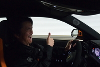 「ストラーダ」モードは実に快適。ジェントルで乗り心地がイイので、スーパーカーオーナーのお買い物用にピッタリンコって感じである。