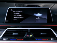 今回のマイナーチェンジにより、「7シリーズ」にもAIを活用した音声操作機能「BMWインテリジェント・パーソナル・アシスタント」が採用された。