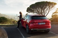 駆動方式は4WDで最高出力は300PS　高性能なコンパクトSUV「アウディSQ2」発売の画像