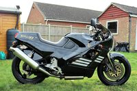 1991年登場の「F1」。レーシングモデル「RCW588」をベースとしたレーサーレプリカで、2ローターのロータリーエンジンを搭載していた。