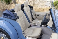 シートについても生地やパイピングなどの仕様を細かくオーダー可能。オプションでシートヒーターや、リクライニング機構およびボルスターの空気圧調整機能を備えた「コンフォートプラスシート」も用意される。