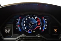 TFTメーターのデザインが変更された。走行モードごとに異なるデザインが設定されている。