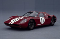 2リッター直6 DOHCエンジンを搭載したプロトタイプレーシングカー「R380」。全クラス混走となった1966年の第3回日本グランプリで、見事優勝を果たした。