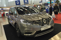 「ルノー・エスパス」の最高級仕様「イニシアル パリ」。パリのオルリー空港にて。