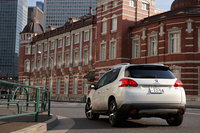 2016年3月に発売された「プジョー2008」の特別仕様車「CROSSCITY」。2015年2月にも同名のモデルが限定で販売されているが、その内容は大きく異なるものとなっている。