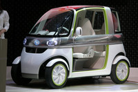 「PICO」のタンデム2座のコンセプトは、シティーコミューターとしては正統派。