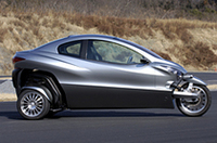 
	ディメンションは全長×全幅×全高＝3400×1300×1470mm。車重は680kgとなる。
	前輪は傾斜時のグリップを確保するためバイクのタイヤが用いられ、駆動輪である後輪には自動車用のタイヤが装着されている。
	 