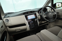 車内空間は広さではなく、細やかな使いやすさで勝負。特にフロントウィンドウの上下方向の視野の広さや、乗降性のよさなどが、競合車種に対するアドバンテージとされている。
    