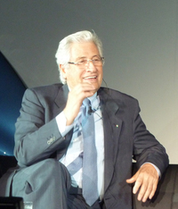 カーデザイン界の巨匠、ジョルジェット・ジウジアーロ氏。初代「フォルクスワーゲン・ゴルフ」や「フィアット・パンダ」など、傑作と呼ばれる多くのクルマを手がけてきた。
    