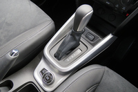 トランスミッションはトルコン式の6段AT。4WD車、FF車ともにシフトパドルが標準装備となる。