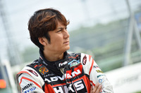 谷口信輝（たにぐち のぶてる）
	1971年生まれのレーシングドライバー。「トヨタ・アルテッツァ ワンメイクレース」を皮切りに、30歳で本格的にレース活動を開始。以来、スーパー耐久のST1クラスやSUPER GTのGT300クラスでチャンピオンを獲得するなど、国内のレースで数々の勝利を重ねる。