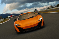 富士スピードウェイの300Rを行く「675LT」。