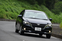 「プレミオ」と「アリオン」の全車には、電動パワーステアリングとブレーキ制御、駆動力制御を協調制御し車両の挙動を安定させる「S-VDC」が備わる。