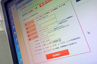 物件情報サイトで気になるクルマを発見したら、備え付けのフォームから「物件問い合わせメール」をポチッとな。便利な時代になったもんである。