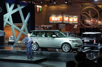 エンジンは4種類用意される。3リッターディーゼルはCO2排出量196g/kmを達成。