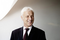 マルティン・ヴィンターコルン会長の退任を受けて2015年9月25日、マティアス・ミュラー氏が独フォルクスワーゲン取締役会会長に就任した。