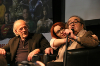 『バック・トゥ・ザ・フューチャー』のフランス語版で、“ドク”の吹き替えを担当した俳優ピエール・アテ氏（右）。フィルムの中の名ぜりふを惜しげもなく再現し、喝采を浴びていた。