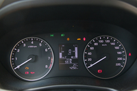 メーターのグラフィックはシンプル。色気はないが、真面目な印象で、多くの人に受け入れられよう。