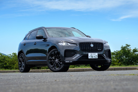 ジャガーブランド自体の電気自動車専業化が迫るなか、わが国では「Fペース」のモデルラインナップにプラグ...