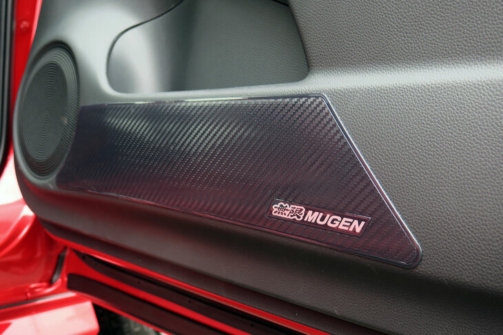 ホンダ・フィット リュクス 無限パーツ装着車（ドアインナープロテクター）