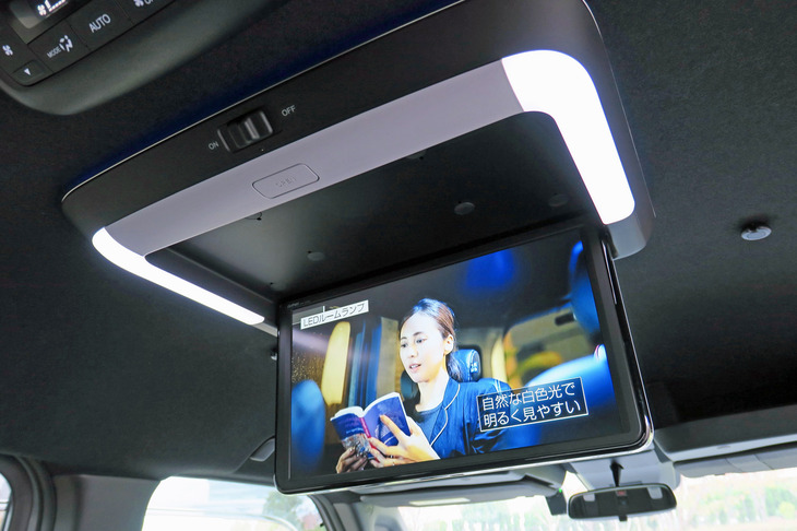 ホンダ・ステップワゴンe：HEVスパーダ ホンダアクセス用品装着車（15.6インチ リア席モニター）