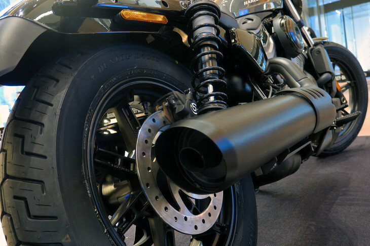 ハーレーダビッドソン・ナイトスター（マフラー）