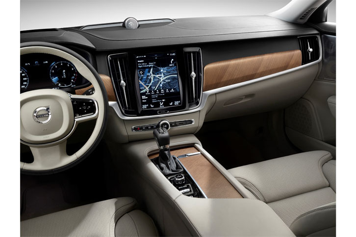 「ボルボV90」のインテリア。