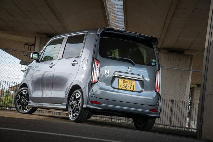 「N for family」がキャッチコピーの「N-BOX」、「N for work」がキャッチコピーの「N-VAN」に対し、「N-WGN」のそれは「N for you」となっている。