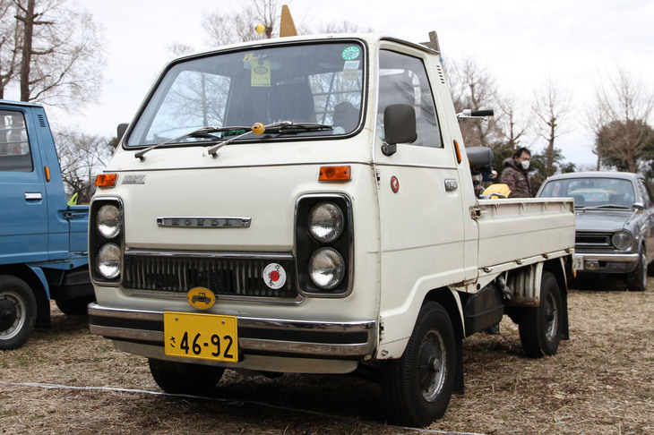 「TN III 360」は1972年に再度フェイスリフトを受け、デュアルヘッドライトを備えた「TN-5」となった。そのエンジンを昭和50年排出ガス適合としたのがこの「TN-7」で、1975年に登場した。この後、軽規格の変更により550ccエンジンを積んだ新規格の初代「アクティ」が1977年にデビューする。