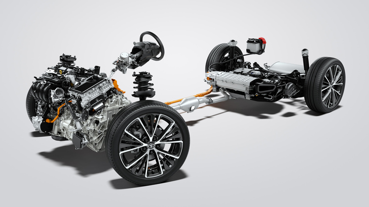 2リッターモデルのパワートレインは、エンジンともどもモーターも1.8リッターモデルより高出力化。システム出力は従来型の実に1.6倍で、0-100km/hは7.5秒となかなかの俊足をみせる。