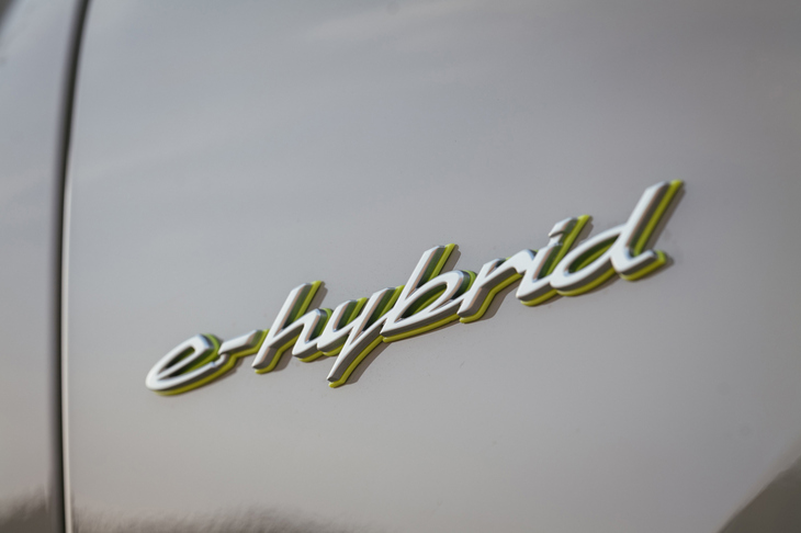 「カイエン」の改良モデルにみる、基本的なPHEVのグレード構成は3種類。「S Eハイブリッド」の新設により、改良前より拡充している。