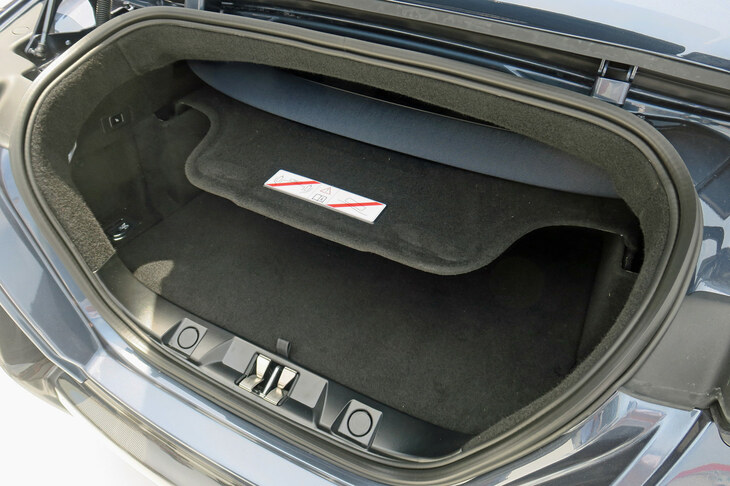 フェラーリ・ローマ スパイダー（トランクルーム）