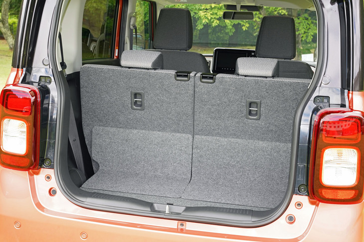スズキ・ワゴンRスマイル ハイブリッドX（ラゲッジスペース）