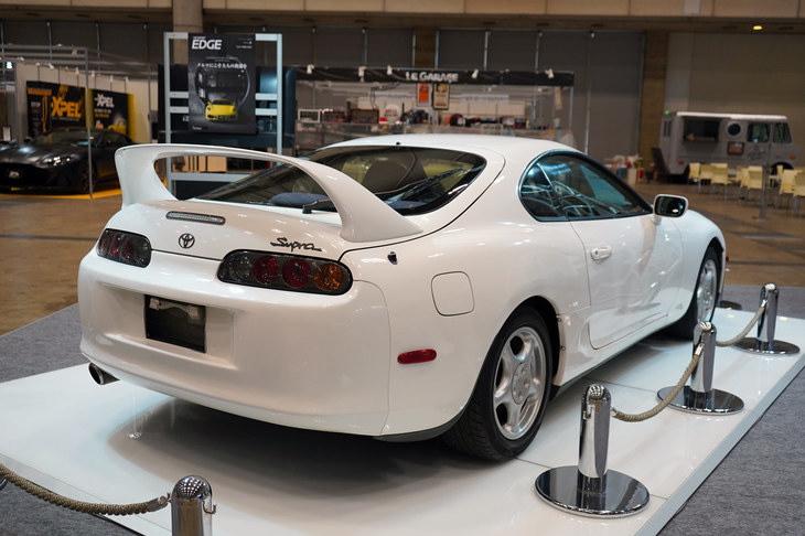 カーセンサーのブース。