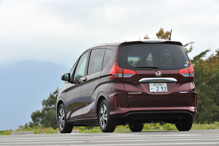 「フリード」の2列シート車である「フリード＋」。外観における3列シート車との相違点は少なく、リアバンパーの下端まで届くテールゲートが、数少ない識別のポイントとなる。