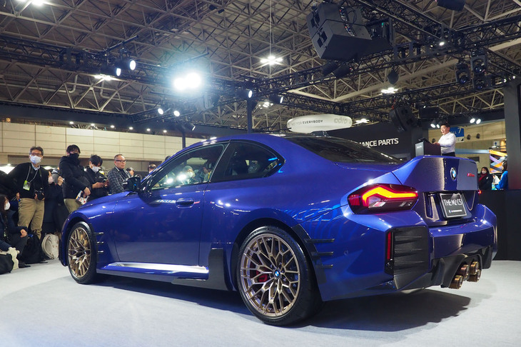 「M2 CS」のリアビュー。エキゾーストフィニッシャーがリア中央の4本出しに変更されている。