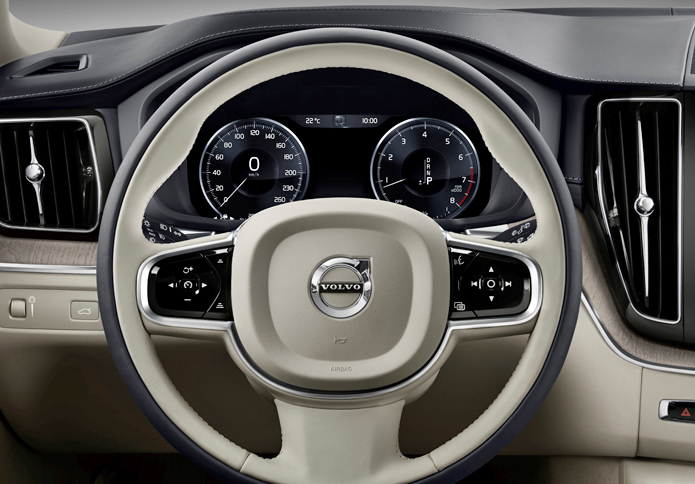 
	新型「XC60」は、安全装備の強化もトピック。衝突を回避する自動ブレーキやレーンチェンジ時の危険を知らせるBLISに、新たにステアリングのアシスト機能が追加された。
	